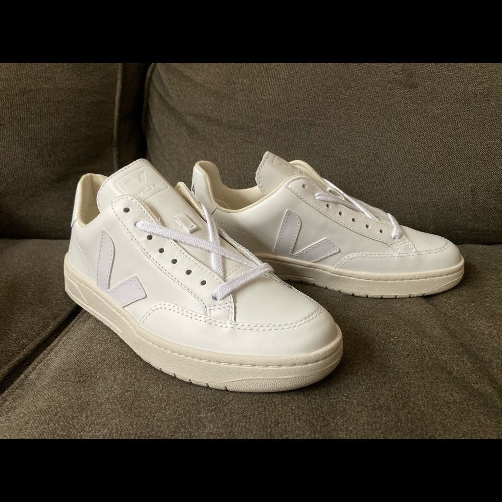 Veja V-12 Leather Extra-White